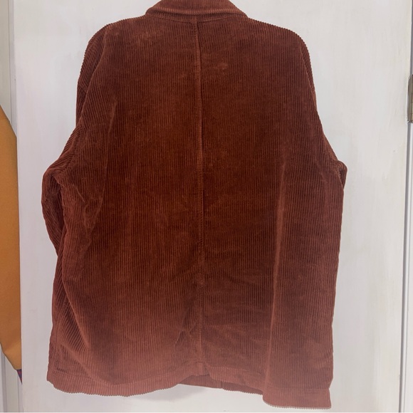 Brownish red corduroy button up jacket with a retro vibe - Picture 6 of 7